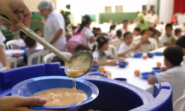 Santiago Peña dice que no se aceptarán alimentos en mal estado e insta a denunciar – Prensa 5