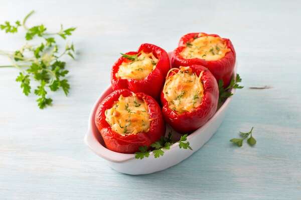 Prepará pimientos rellenos para el almuerzo, un plato fácil, sabroso y económico - Gastronomía - ABC Color