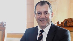 Ministro demandado por filiación dio positivo a ADN y salta una acusación por homicidio