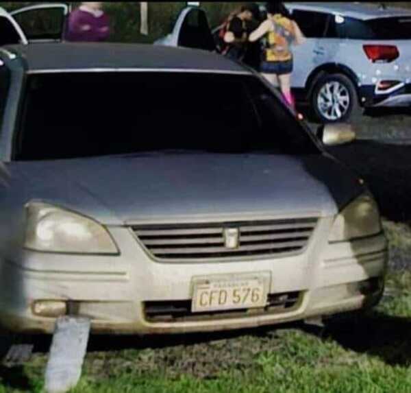Hurtan vehículo frente a club en Minga Guazú