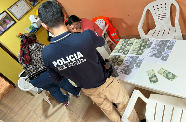 Detienen a toda una familia por estafar con “herencias” - Noticiero Paraguay