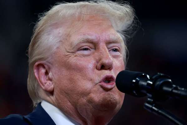 Trump tilda de comunistas a Harris-Walz y prevé debatir pronto con la vicepresidenta - Mundo - ABC Color