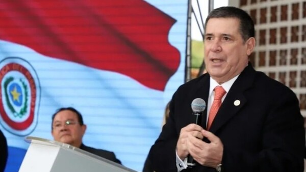 Abogado exhorta a Cartes a “liquidar toda actividad empresarial” y mandarse “a retiro”
