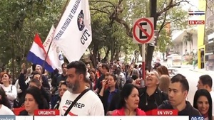 Sindicalistas de Registros Públicos se manifiestan en reclamo de ampliación presupuestaria - Noticias Paraguay
