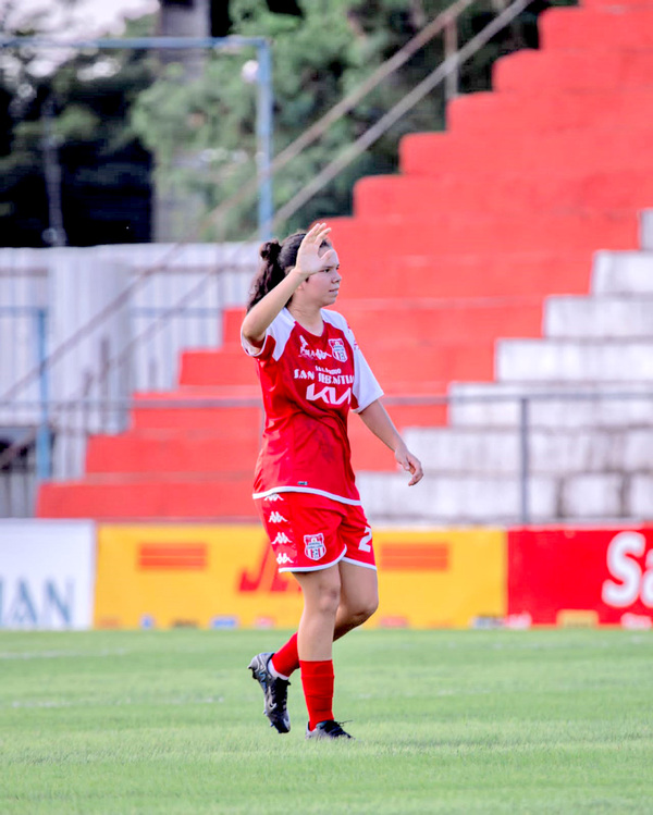 Dos esteñas trabajaron a doble turno con la Albirroja Sub 20 - La Clave