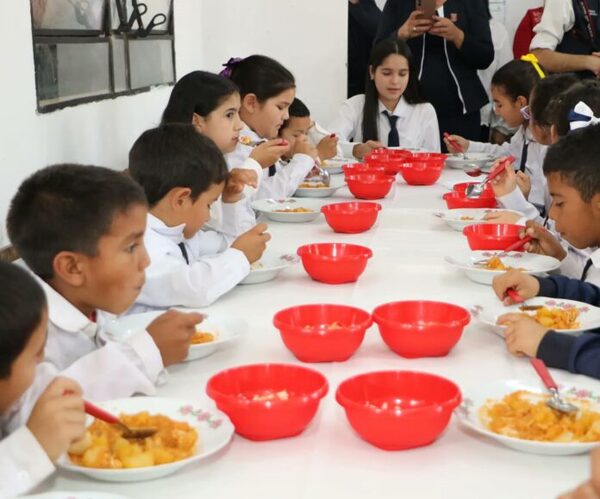 Hambre Cero: Presidente instruyó reposición inmediata de alimentos en escuela del Chaco y ratificó compromiso con la calidad