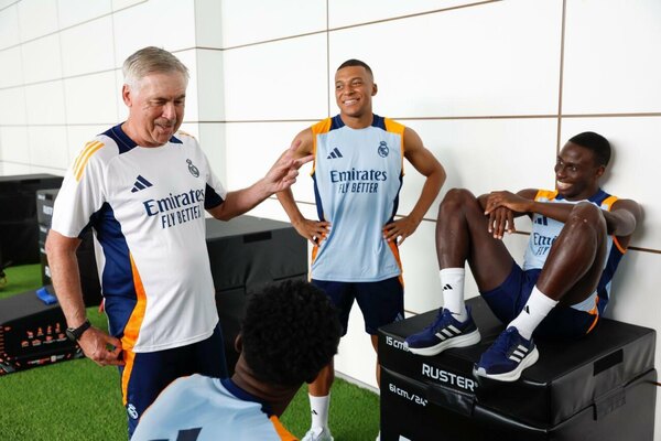 Versus / Mbappé entrena por primera vez con el Real Madrid