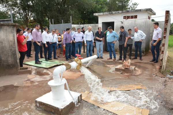 Hinterleitner destaca compromiso cumplido de la EBY con nuevo pozo artesiano en Arroyo Pora