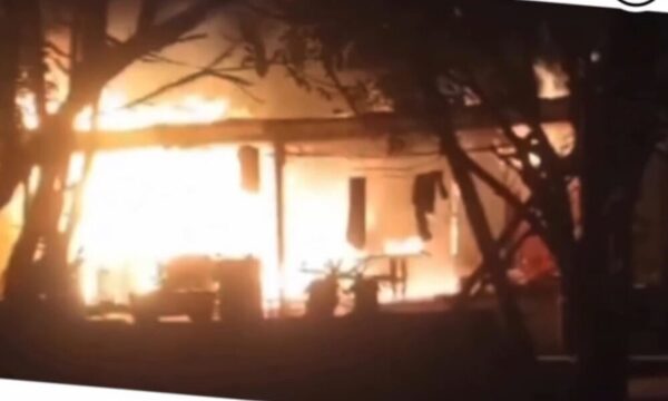 Yiyi enojada incendió la casa de la abuelita de su ex