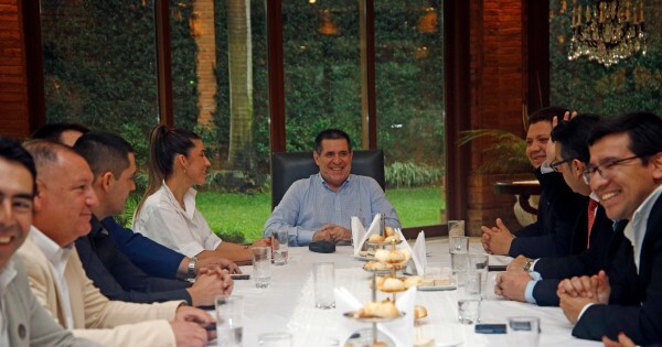 Los colorados respaldan a Cartes tras las sanciones y fuerzan al Gobierno a convocar a Ostfield