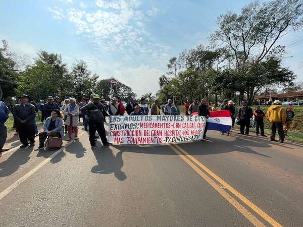 Adultos mayores piden aumento de pensión en varios departamentos - Nacionales - ABC Color