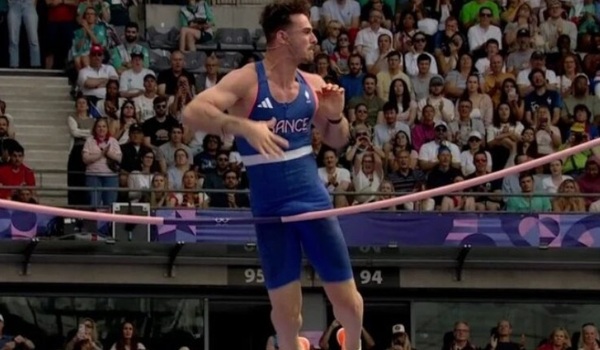 El atleta que derribó la barra con su “amiguito” tiene oferta de la industria porno