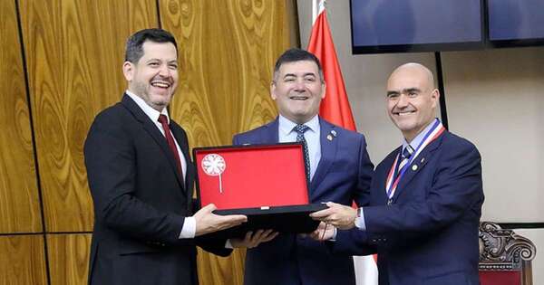 La Nación / Cámara de Diputados distingue a reconocido catedrático y jurista paraguayo