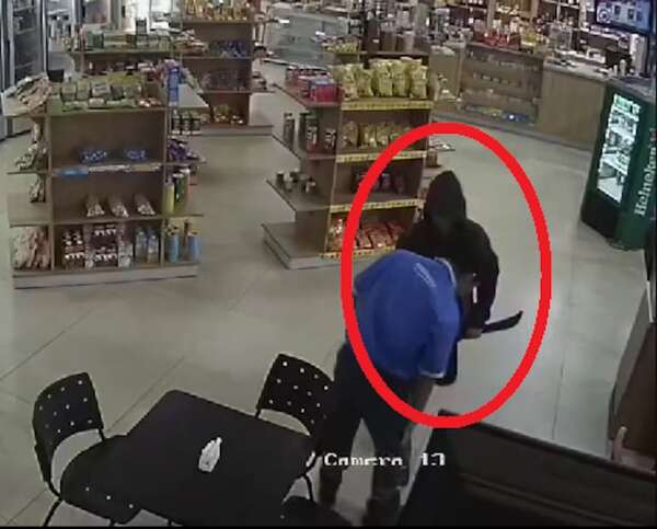 Video: playeros frustran asalto a estación de servicios y capturan a menor - Policiales - ABC Color