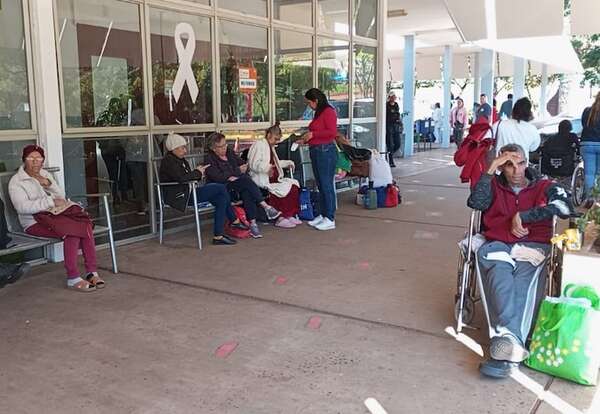 Incan: encontraron fármacos vencidos durante primera semana de intervención, según pacientes - Nacionales - ABC Color