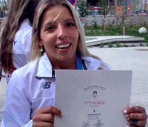 Gabi recibe los honores por el Team Paraguay con diploma olímpico - Polideportivo - ABC Color
