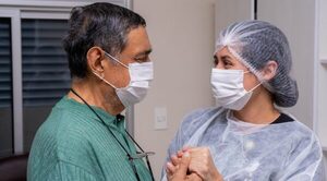 Hija que donó riñón a su padre recibió el alta médica - .::Agencia IP::.