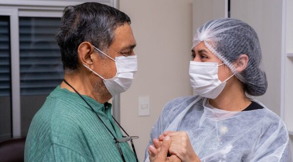 Hija que donó riñón a su padre recibió el alta médica - .::Agencia IP::.