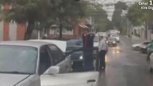 Video: Automovilistas se agarraron a los golpes por paso preferencial