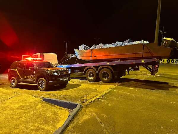 Incautan embarcación cargada con 200 cajas de cigarrillos en el lago de Itaipú - ABC en el Este - ABC Color