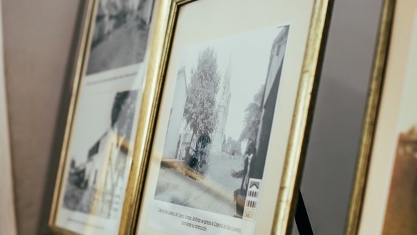 Exposición de fotos antiguas en "hall" de teatro - San Lorenzo Hoy