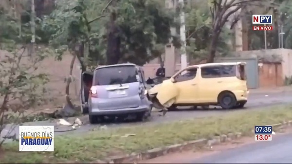Giro imprudente causó fuerte choque en Itá Enramada - Noticias Paraguay