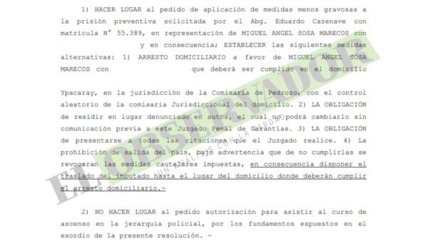 Policía procesado por extorsión tendrá arresto domiciiario sin permiso para curso de ascenso