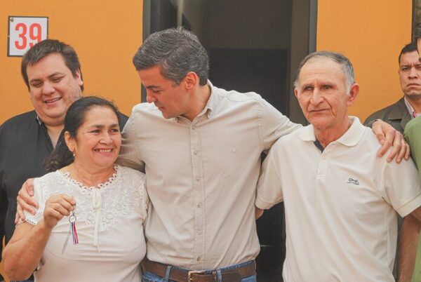 Más de 700 casas entregadas: “Vamos a seguir trabajando para que no falte viviendas en el Paraguay”