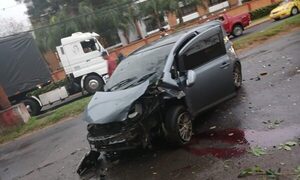 Nuevo accidente sobre Avenida Perón: tres heridos tras choque de autos