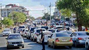 Anuncian medidas para mejorar el cruce entre Argentina y Paraguay.