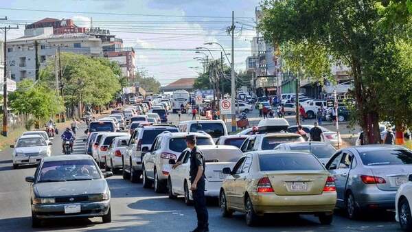 Anuncian medidas para mejorar el cruce entre Argentina y Paraguay.