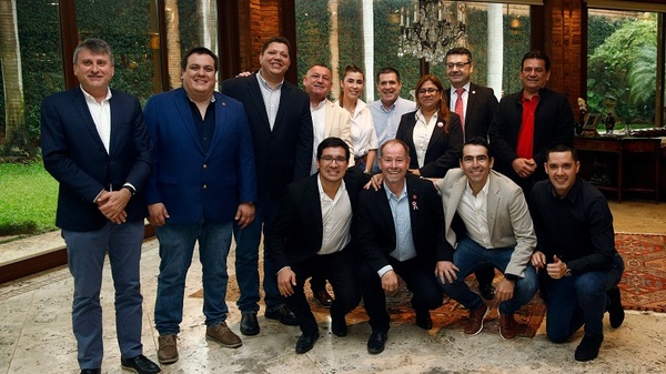 Gobernadores colorados se pronuncian su "respaldo y solidaridad" a Cartes - Noticias Paraguay