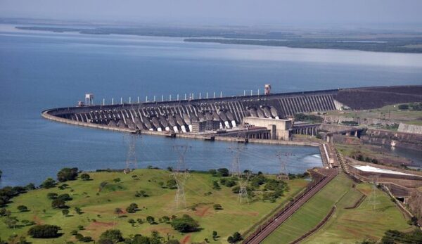 Itaipu inició llamado a licitación binacional para la instalación de su primera planta solar flotante
