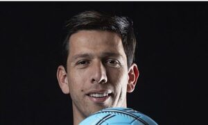 Arquero Juan Espínola fue presentado en su nuevo club