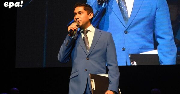 Joel Sandino obtiene certificación internacional: “Estoy muy feliz”