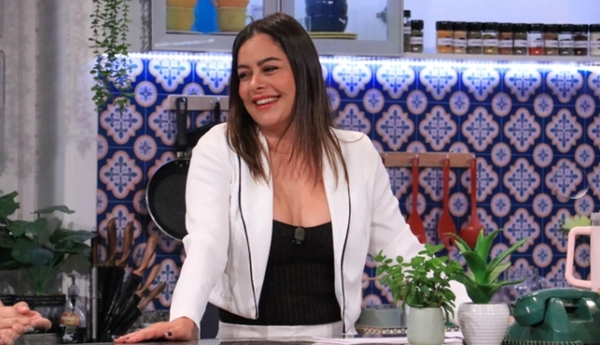 Lari Riquelme fue hipnotizada en vivo - Teleshow