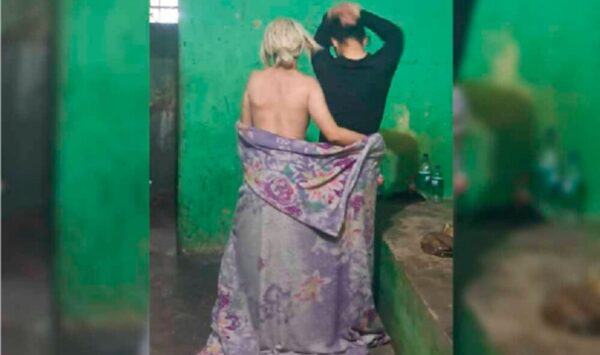 Tavestis fueron detenidos tras ser pillados opívo en plena vía pública y agredieron al rollo