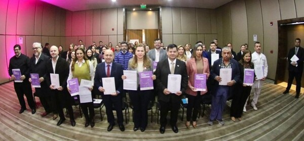 Ministerio de Salud presenta plan integral para mejorar la atención a pacientes ostomizados