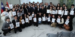 Paraguayos reciben becas para estudiar en Taiwán - ADN Digital