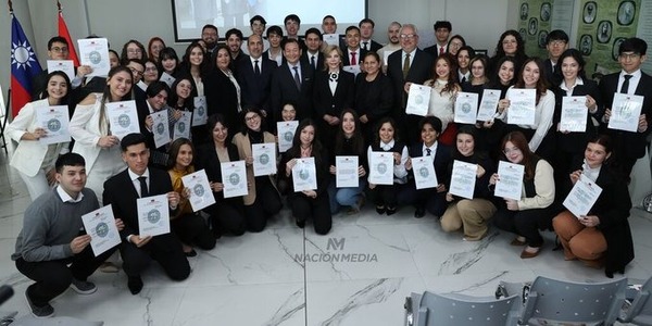 Paraguayos reciben becas para estudiar en Taiwán - ADN Digital