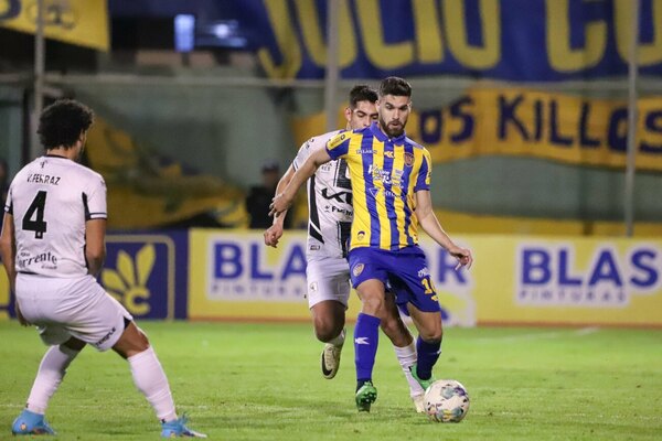 Versus / Tacuary le amarga la noche a Luqueño con agónico empate