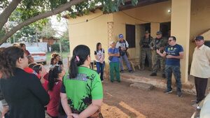 Vecinos de Santo Domingo celebran regreso de jefe del Puesto Policial
