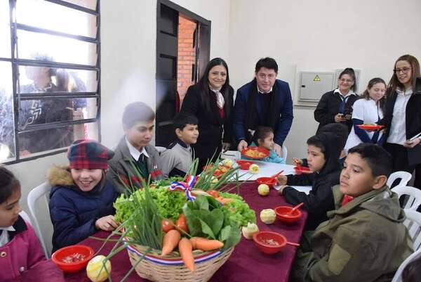 Hambre Cero: alumnos de tres distritos de Caazapá reciben desde ayer el almuerzo escolar - Nacionales - ABC Color