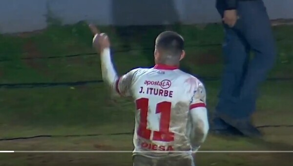 [VIDEO] Iturbe desafió a hinchas de Cerro que le dijeron de todo
