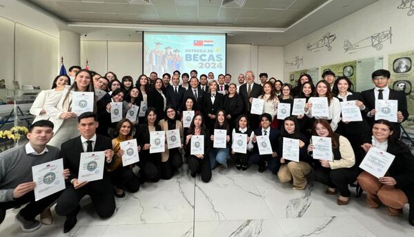49 jóvenes paraguayos viajan becados a estudiar a Taiwán