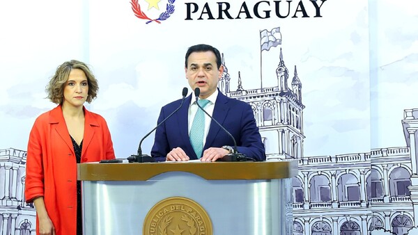 Ejecutivo pide apurar la salida del embajador y sube tensión con EEUU
