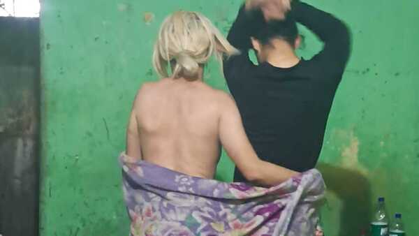 Detienen a dos travetis por armar escándalo