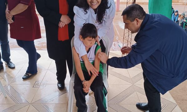 Niñas y niños de Presidente Franco reciben dosis contra el Virus del Papiloma Humano VPH