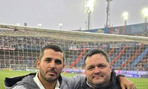Bombazo y con los famosos tres deditos: Olimpia presentó a “su” Zapag en equipo de básquet