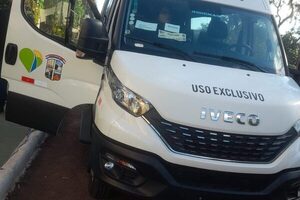 Municipalidad de Franco recibe anhelado minibús
